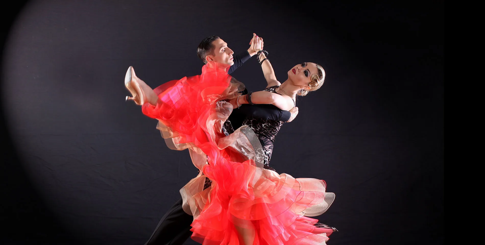 Moda dance studio โรงเรียนสอนเต้น สอนเต้นลีลาศ สอนเต้นรำ ไม่มีพื้นฐานก็เรียนได้