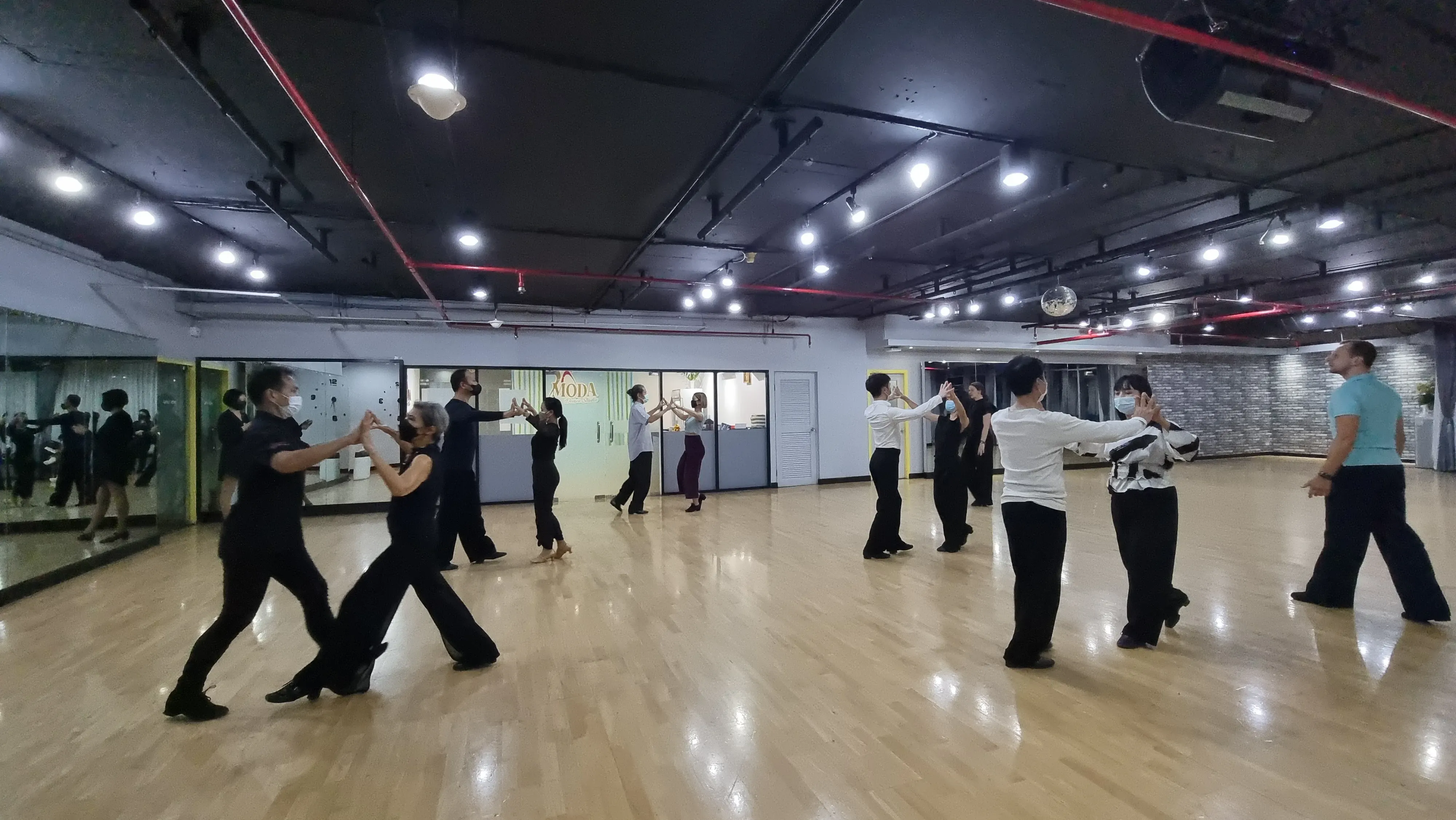 5 เทคนิคการเตรียมตัวก่อนเรียนเต้น: เพิ่มความมั่นใจในทุกก้าวแรก