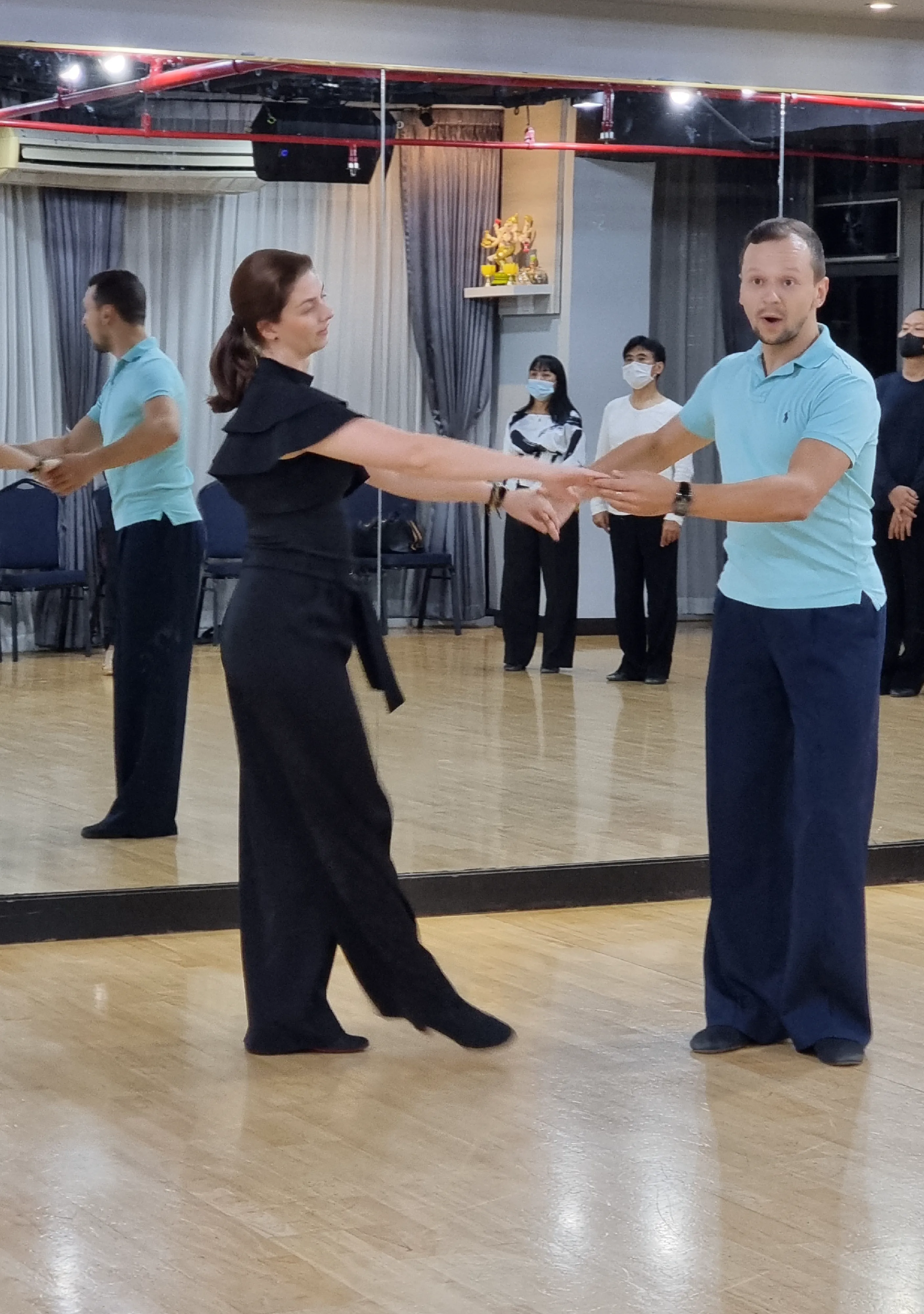 Moda dance studio โรงเรียนสอนเต้น สอนเต้นลีลาศ สอนเต้นรำ ไม่มีพื้นฐานก็เรียนได้