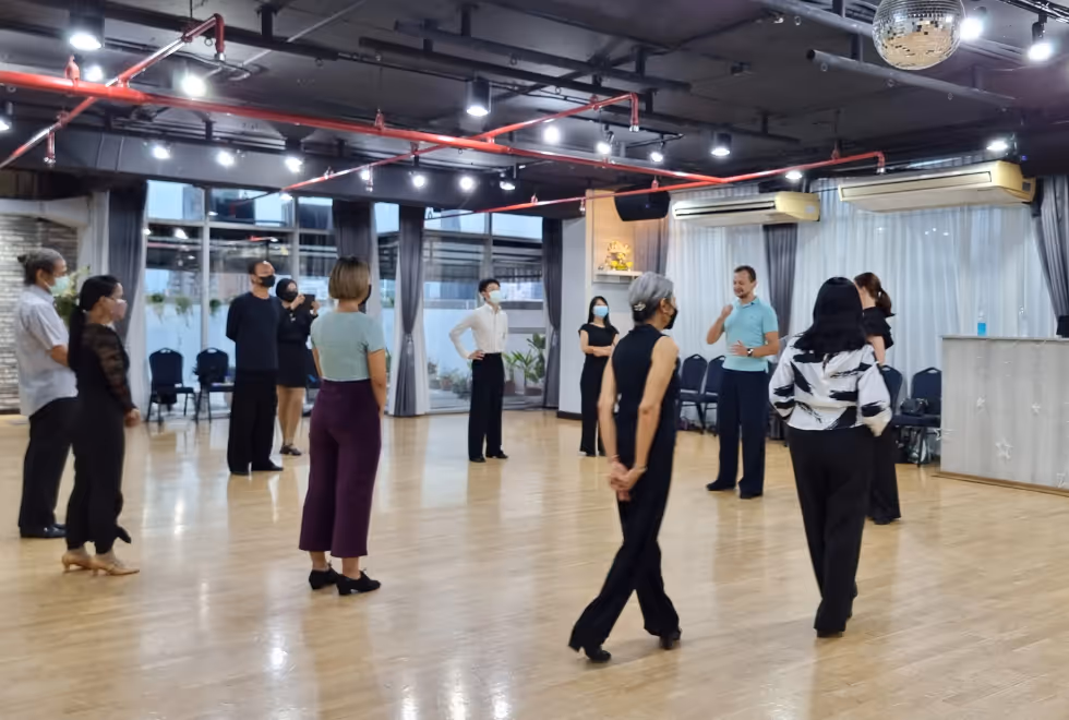 อยากเรียนเต้นแต่ไม่มีคู่...มาคนเดียวได้ไหม - คลาสเรียนที่ Moda Dance Studio